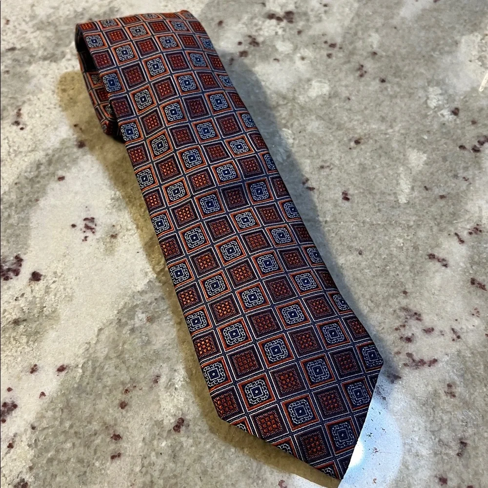 Cremieux Mens Silk Necktie Orange Navy Blue Geometric Medallion Handmade USA Tie